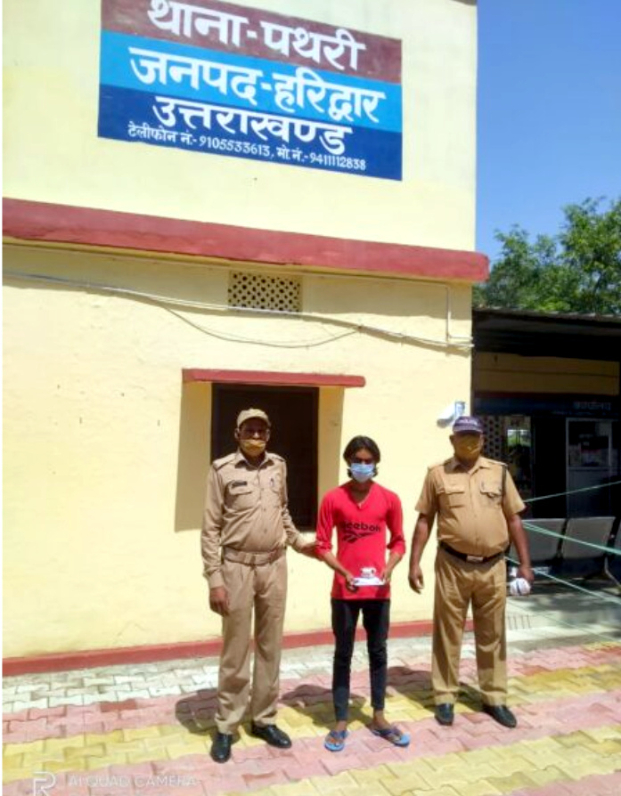 हरिद्वार थाना पथरी पुलिस ने चेकिंग के दौरान रिजवान को 10 ग्राम स्मैक के साथ किया गिरफ्तार