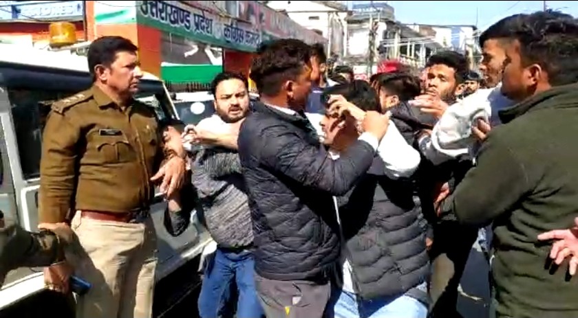 उत्तराखंड NSUI के चार पदाधिकारी को अनुशासनहीनता के चलते छह साल के लिए किया निष्कासित, राष्ट्रीय अध्यक्ष के सामने भिडे कार्यकर्ता,,,,,