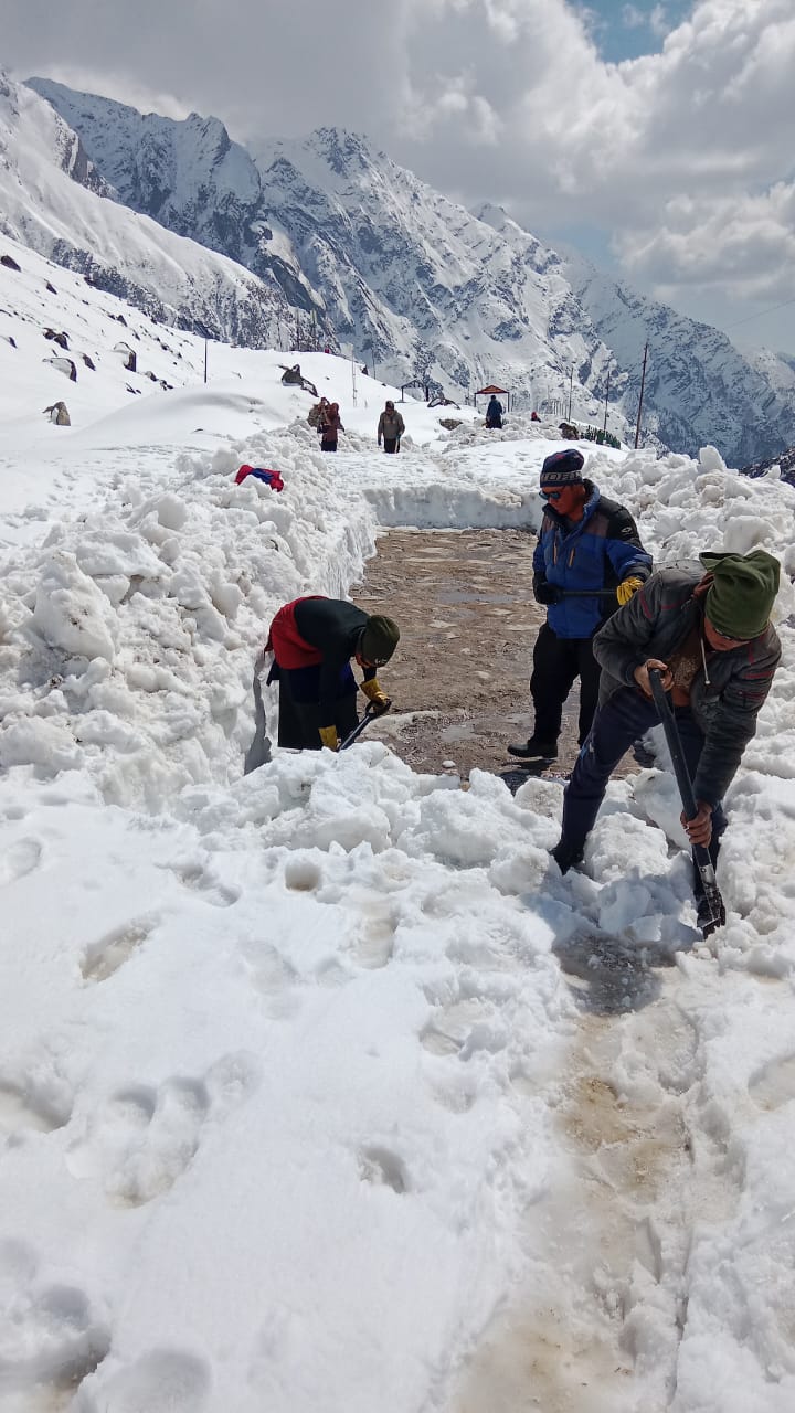 उत्तराखंड बाबा केदारनाथ यात्रा की तैयारी तेज, जिलाधिकारी ने अधिकारियो को समय सीमा में कार्य पूर्ण करने के दिए निर्देश,,,,,