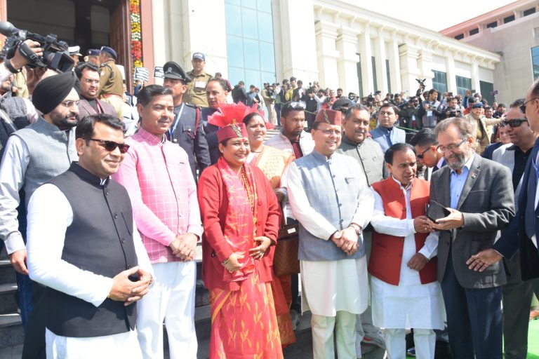 उत्तराखंड भराड़ीसैंण में बजट सत्र शुरू, राज्यपाल ने हंगामे के बीच पढ़ा अभिभाषण,आईये  जानते है अभिभाषण के मुख्य बिंदु,,,,,,,