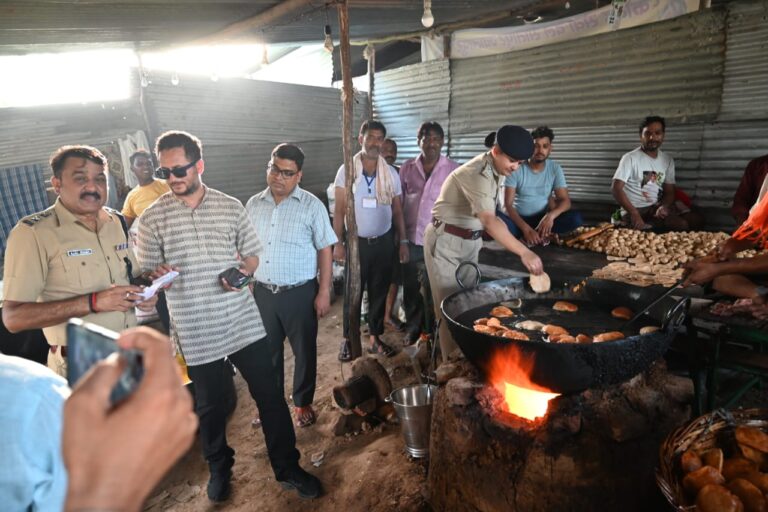 हरिद्वार कांवड़ मेले में भंडारे के निरीक्षण से संतुष्ट पुलिस कप्तान व एसडीएम ने भोग – भंडारे हेतु ₹25000-25000/- का किया सहयोग,,,,,