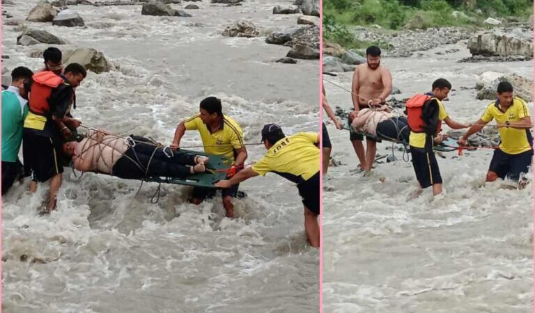 उत्तराखंड सेल्फी के चक्कर मे गई युवती की जान, पैर फिसलने से नदी में बही, एस डी आर एफ ने मौके पर पहुंचकर युवती को किया रेस्क्यू, डॉक्टर ने किया मृत घषित,,,,,