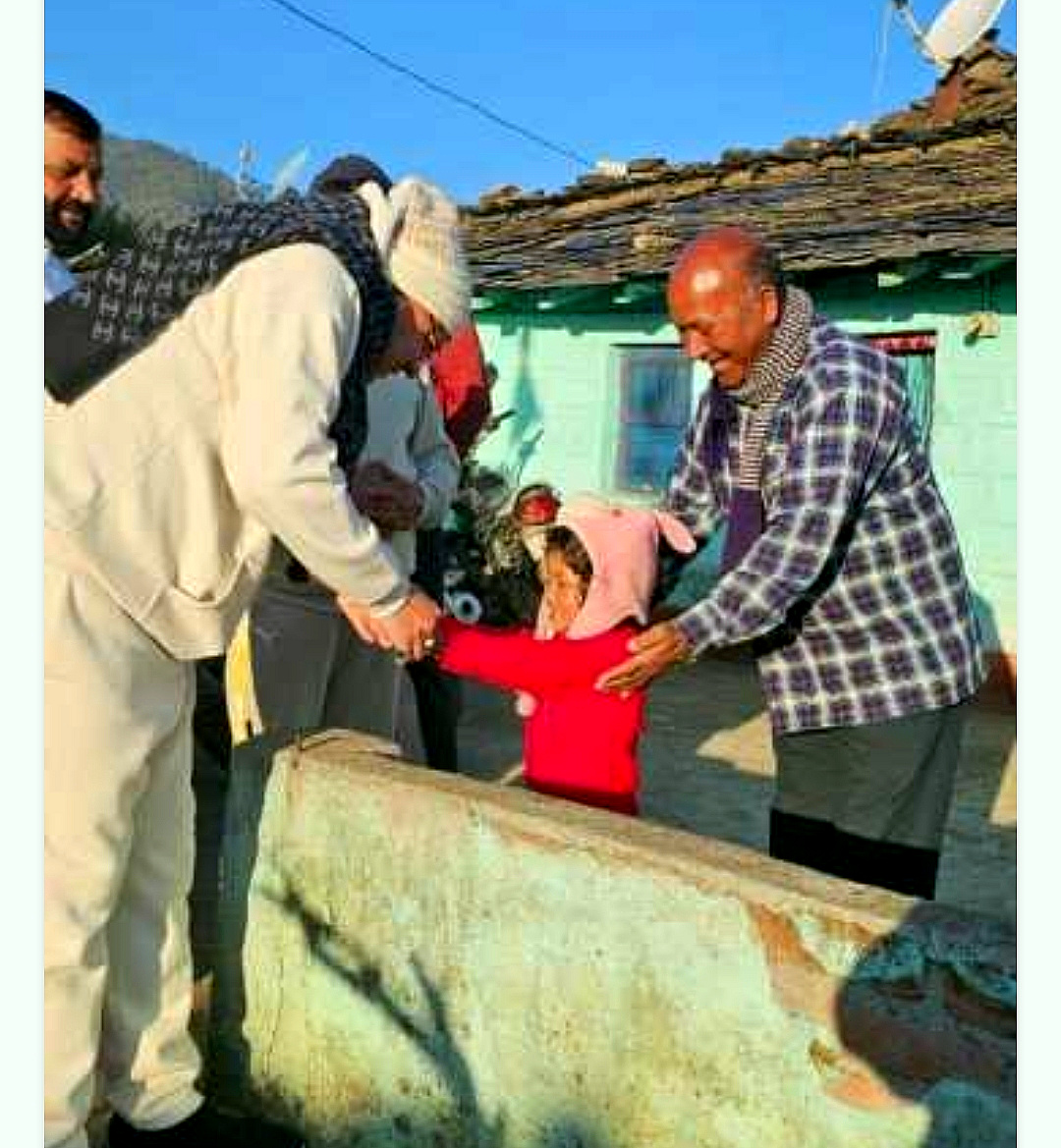 उत्तराखंड आज सुबह सुबह मुख्यमंत्री धामी को अपने बीच पाकर गदगद हुए ठाँटा गाँव के लोग, सीएम ने क्रियान्वित योजनाओं का लिया फीडबैक,,,,,