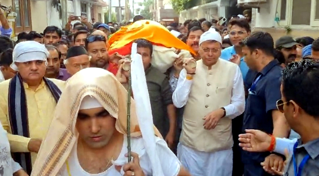 उत्तराखंड सीएम धामी ने दिवंगत कैलाश चंद्र गहतोड़ी की अंतिम यात्रा में शामिल होकर दी श्रद्धांजलि,,,,,,