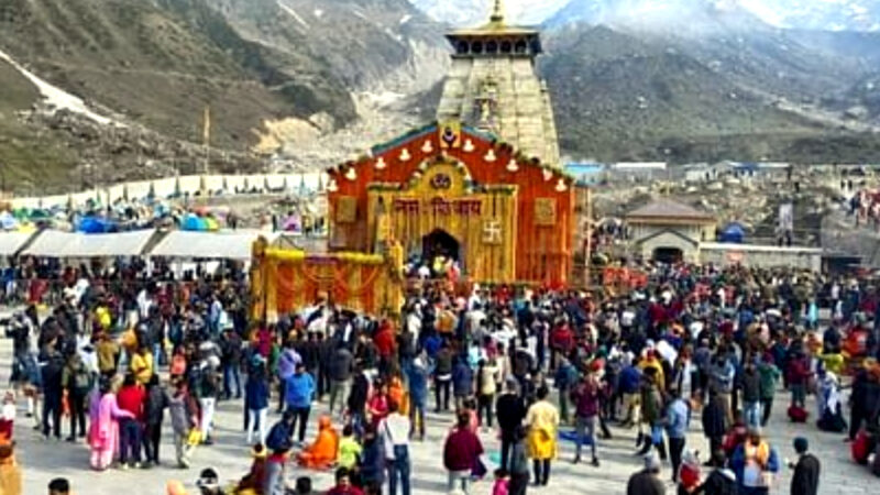 उत्तराखंड केदारनाथ के रावल भीमाशंकर लिंग का बिगड़ा स्वास्थ्य एयर लिफ्ट से किया देहरादून रेफर,,,,,, 