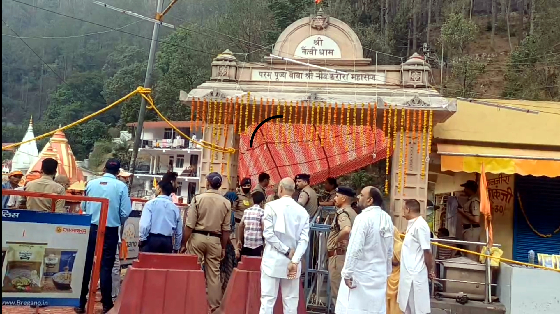 उत्तराखंड कैंची धाम का आज है 60वां स्थापना दिवस, सुबह से ही दरबार में उमड़ रहा है श्रद्धालुओं का सैलाब,,,,,,