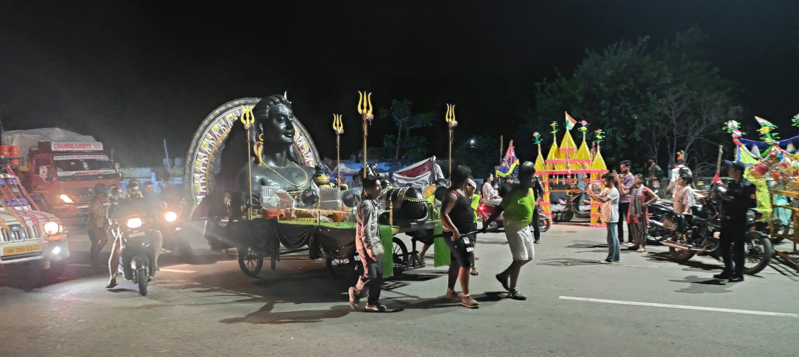 उत्तराखंड हरिद्वार में उमड़ा शिवभक्तों का सैलाब, शिवमय हुई धर्म नगरी,एक करोड़ 83 लाख से अधिक शिवभक्त जल भरकर रवाना,,,,