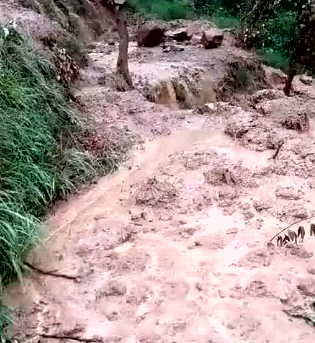 उत्तराखंड में यहाँ अचानक बादल फटने से मची अफरातफी, घटना में जानमाल, एवं पशुओ की कोई हानि नहीं,,,