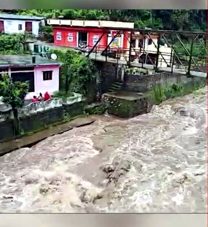 उत्तराखंड लगातार हो रही बारिश लगातार बढ़ रहा है बालगंगा का जलस्तर, प्रदेश में 115 सड़कें बंद, गोमुख तपोवन ट्रैक की यात्रा पर प्रतिबंध,,,,,