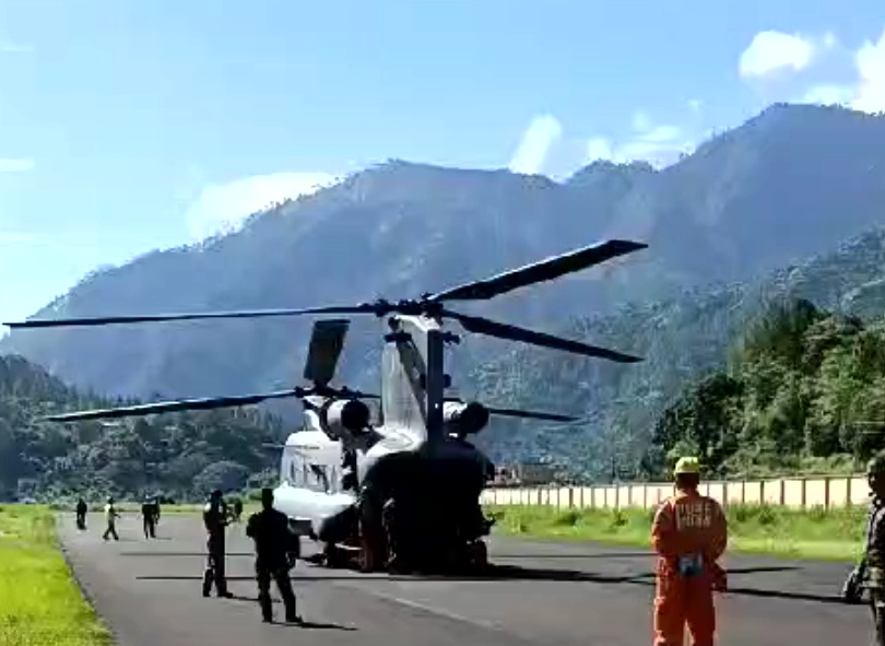 उत्तराखंड में आज केदार घाटी का मौसम साफ होते ही एमआई 17 और चिनूक से किया एयर लिफ्ट रेस्क्यू शुरू,,,,