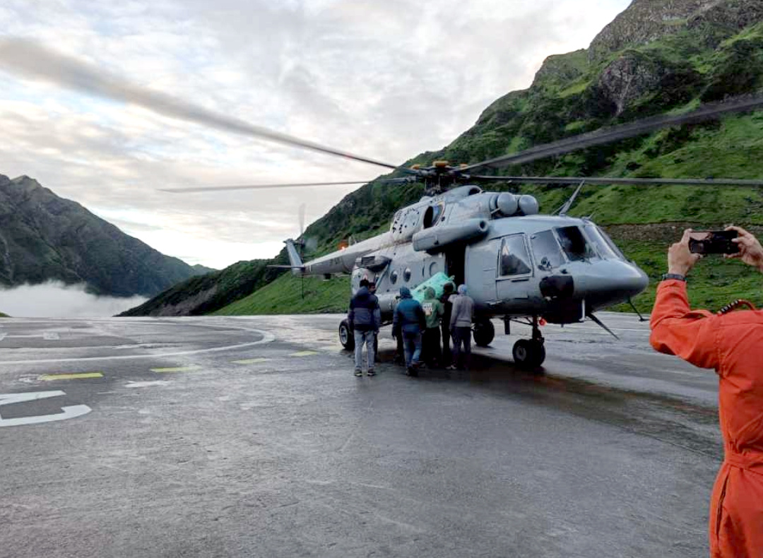 उत्तराखंड केदारनाथ में रेस्क्यू अभियान हुआ पुरा, हेलीकॉप्टर से फिर शुरू हुई यात्रा, 50 यात्री पहुंचे बाबा केदारनाथ धाम,,,,,