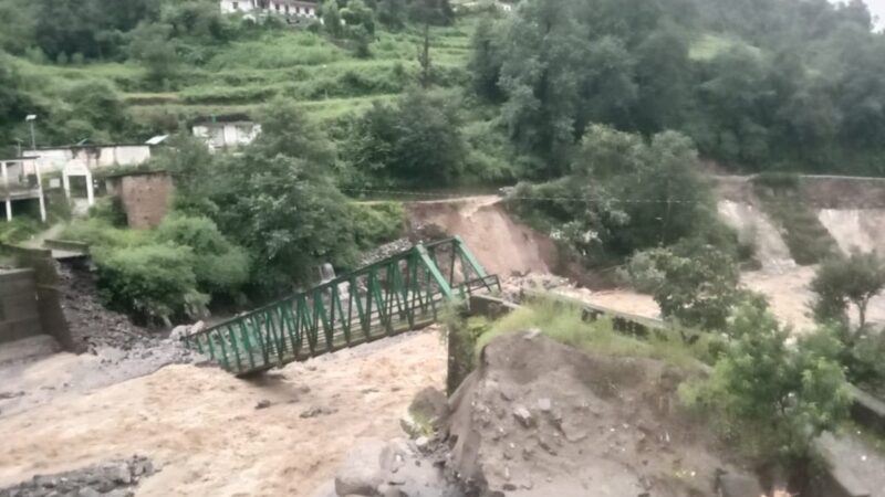 उत्तराखंड मे भारी बारिश ने जहां मचाया उत्पात, चीन बॉर्डर पर पिथौरागढ़ में बहा पुल और कई सड़कें हुई अवरुद्ध,,,,,,