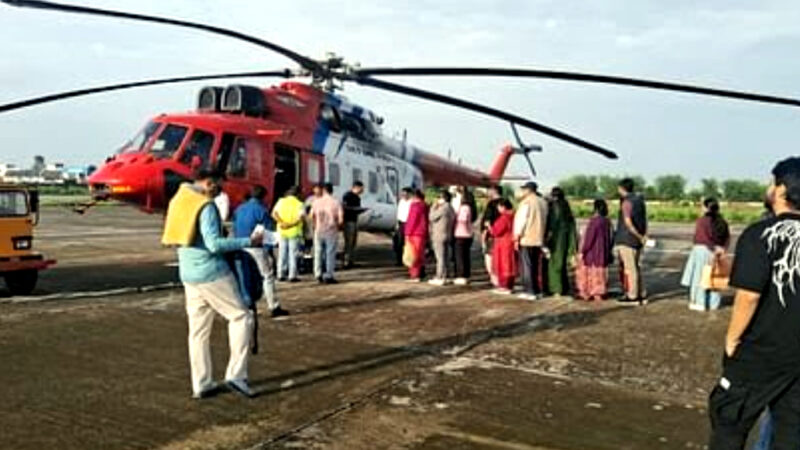 उत्तराखंड जौलीग्रांट हेलीपैड से श्री बदरीनाथ-केदारनाथ धाम हेतु हेलीकाॅप्टर सेवा आरंभ, 20 श्रद्धालुओं ने दर्शनों के लिए भरी उड़ान,,,,,