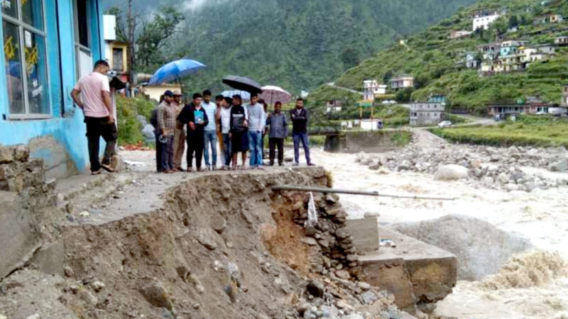 उत्तराखंड टिहरी झाला नाला के ऊपर 100-150 मीटर ऊपर बादल फटा है, बूढाकेदार-पिंस्वाड मार्ग में हुई क्षति,,,,,