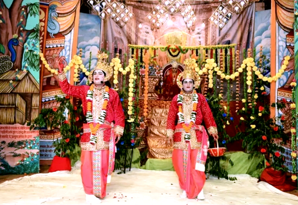 श्री रामलीला समिति मौ. लक्कड़हारान के रंगमंच पर अहिल्या उद्धार, प्रयाग दर्शन, मीना बाजार एवं पुष्प वाटिका का हुआ भव्य मंचन,,,,
