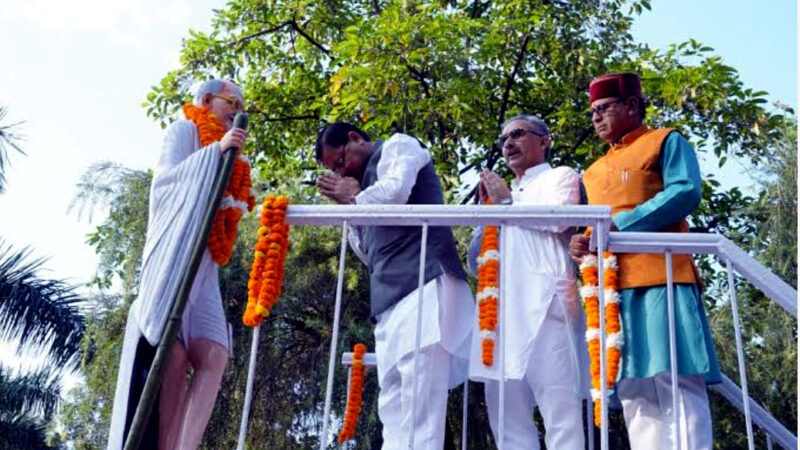 उत्तराखंड मुख्यमंत्री पुष्कर सिंह धामी ने गांधी जयंती पर राष्ट्रपिता महात्मा गांधी को दी श्रद्धांजलि,,,,,