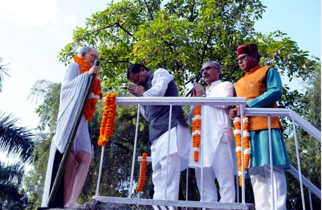 उत्तराखंड मुख्यमंत्री पुष्कर सिंह धामी ने गांधी जयंती पर राष्ट्रपिता महात्मा गांधी को दी श्रद्धांजलि,,,,,