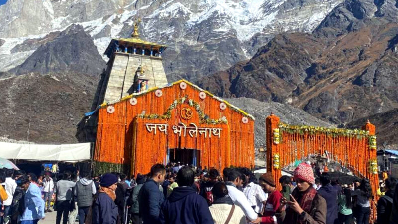 उत्तराखंड दीपावली के अवसर पर श्री केदारनाथ मंदिर को फूलों से सजाया, इस दिन बंद होंगे बाबा के शीतकालीन कपाट,,,,,,