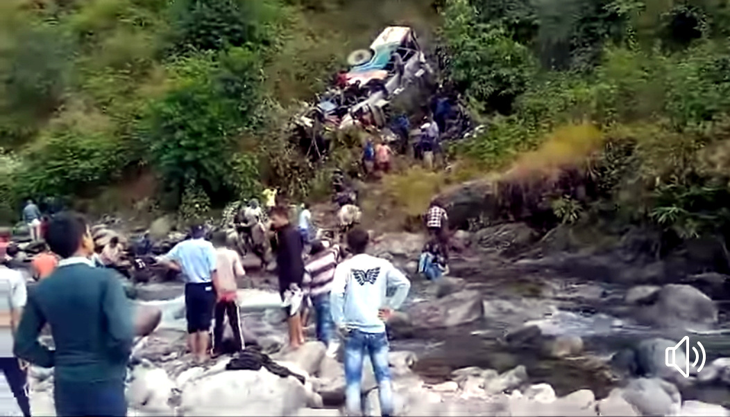 उत्तराखंड में हुआ बड़ा हादसा अल्मोड़ा बस खाई में गिरी, कई लोगों की मौत कई लोग घायल, SDRF मौके के लिए रवाना,,,,