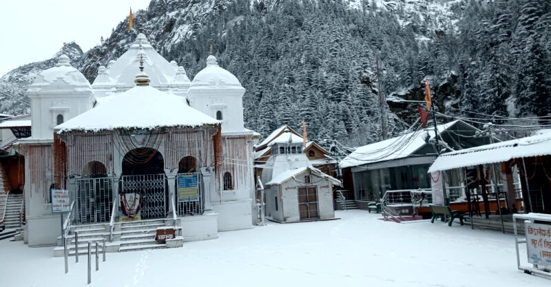 उत्तराखंड चारधाम समेत सभी ऊंची चोटियों पर हुई बर्फबारी, मसूरी और चकराता में बर्फ से मौसम हुआ गुलजार, मैदानी क्षेत्रो में वर्षा के आसार,,,,,,