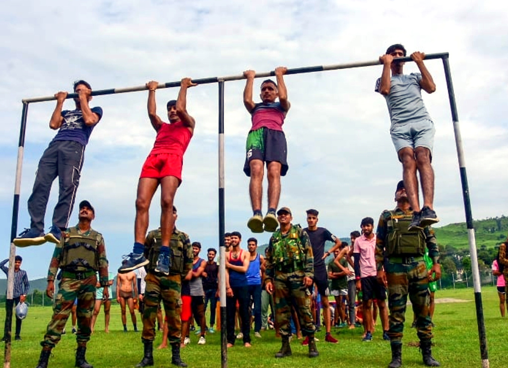 उत्तराखंड अग्निवीर भर्ती परीक्षा में दिखा युवाओं में दिखा जोश, पहले दिन 895 अभ्यर्थियों ने लगाई दौड़,,,,,