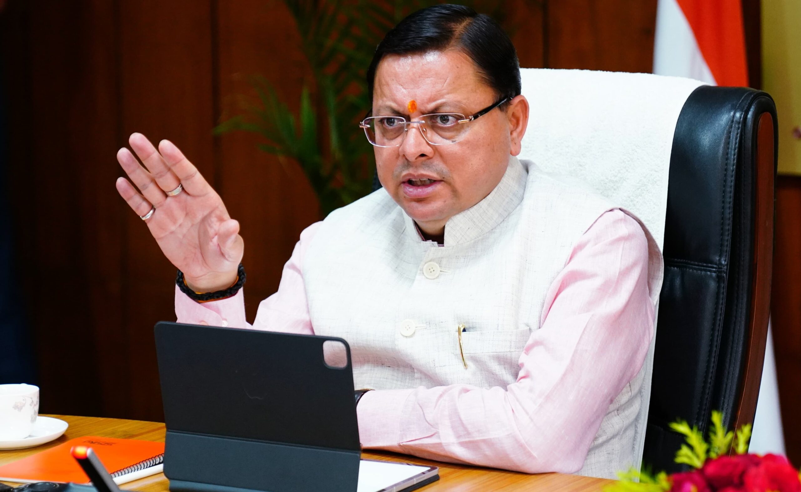 उत्तराखंड में सीएम के निर्देश पर 4 अधिकारी सस्पेंड, जमीन घोटाले में धामी ने दिए खाते सीज करने के आदेश,,,,