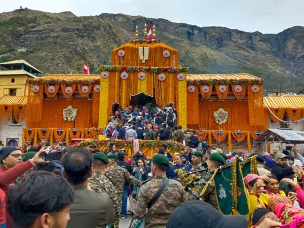 उत्तराखंड में श्री बदरीनाथ मार्ग दो घंटे रहा बंद, हल्के दोपहिया वाहनों को कर्णप्रयाग-सिवाई-कालेश्वर मार्ग से किया डायवर्ट,,,,,