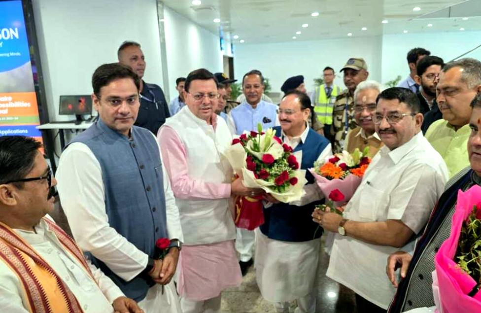 उत्तराखंड BJP के राष्ट्रीय अध्यक्ष जे पी नड्डा के जॉलीग्रांट एयरपोर्ट पहुंचने पर प्रदेश के मुखिया पुष्कर सिह धामी ने किया स्वागत,,,,,