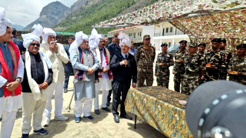 उत्तराखंड में केंद्रीय स्वास्थ्य मंत्री जीपी नड्डा ने पिथौरागढ़ में ली वाइब्रेंट विलेज योजना के कार्यों जानकारी लेते हुए जवानों से की मुलाकात,,,,