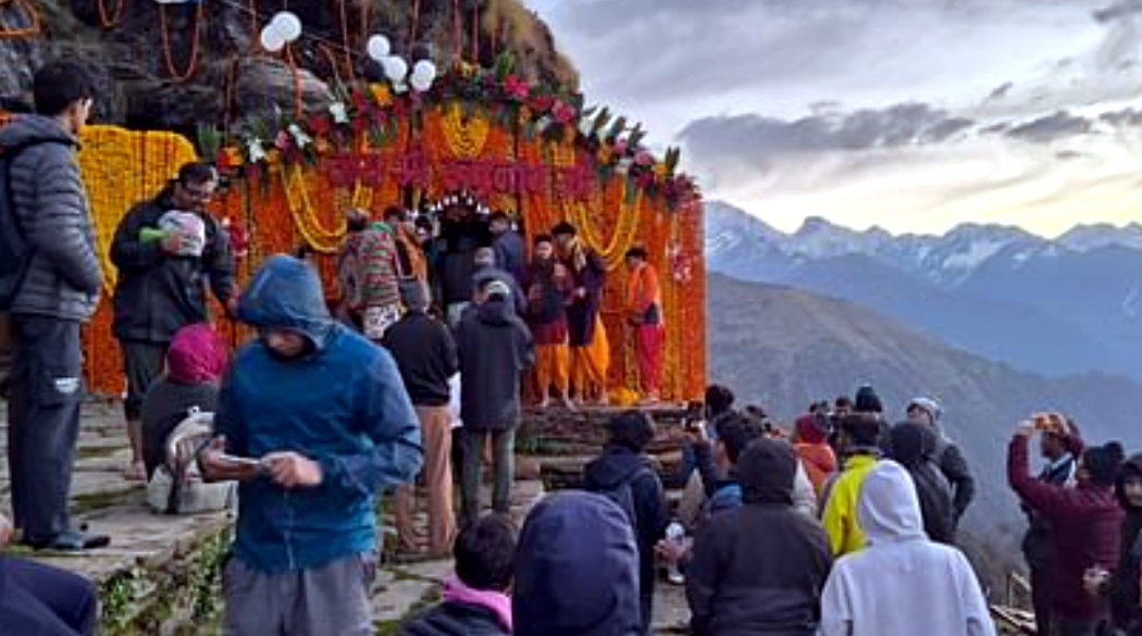 उत्तराखंड में श्रद्धालुओं के लिए खुले चतुर्थ केदार रुद्रनाथ मंदिर के कपाट, जयकारे के साथ पावन पल के साक्षी बने सैकड़ों श्रद्धालु,,,,,,,,,