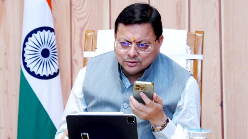 उत्तराखंड सीएम हेल्पलाइन पर शिकायतकर्ताओं से उनकी शिक़ायत निस्तारण पर वास्तविक फीडबैक ले रहे हैं मुख्यमंत्री पुष्कर सिंह धामी