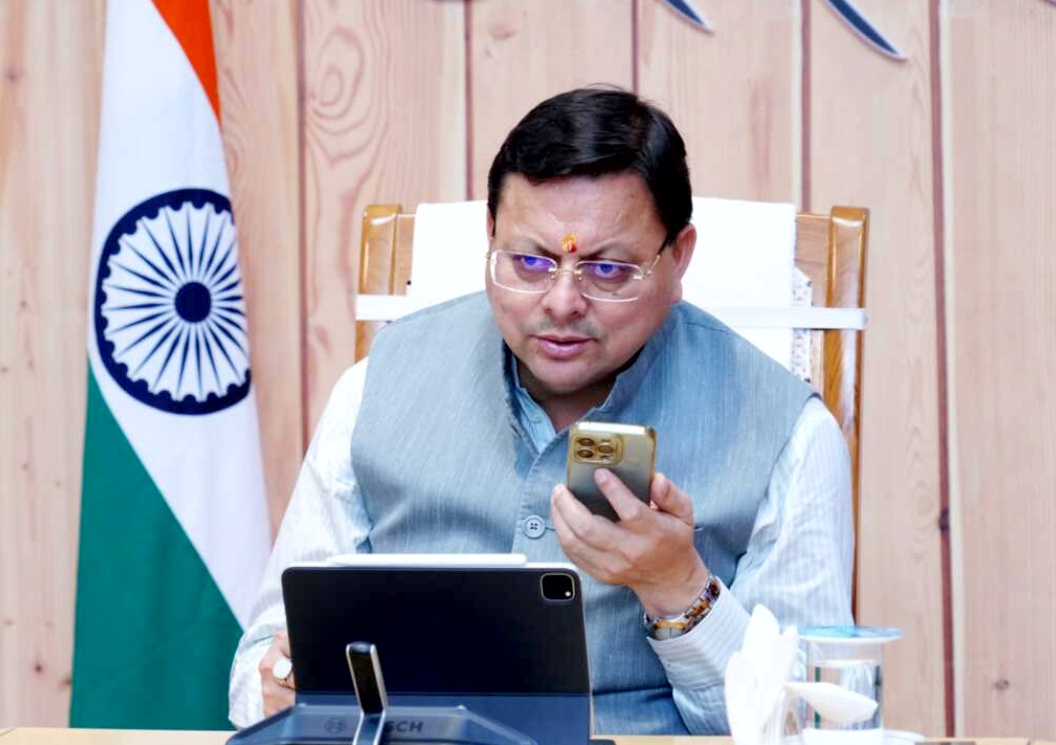 उत्तराखंड सीएम हेल्पलाइन पर शिकायतकर्ताओं से उनकी शिक़ायत निस्तारण पर वास्तविक फीडबैक ले रहे हैं मुख्यमंत्री पुष्कर सिंह धामी