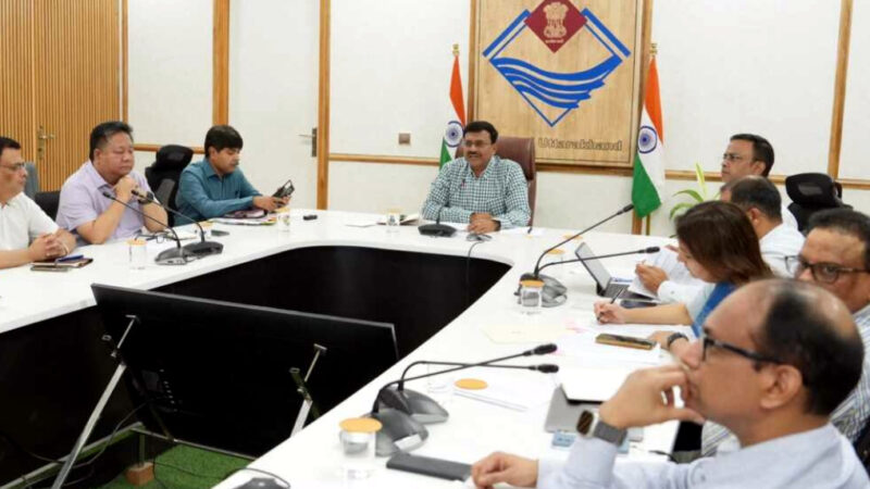 उत्तराखंड कोरोना रोकथाम हेतु मुख्य सचिव की अध्यक्षता में आज सचिव समिति की बैठक का हुआ आयोजन, वीडियो कांफ्रेंसिंग से जुड़े प्रदेश के सभी जनपदों के DM,,,
