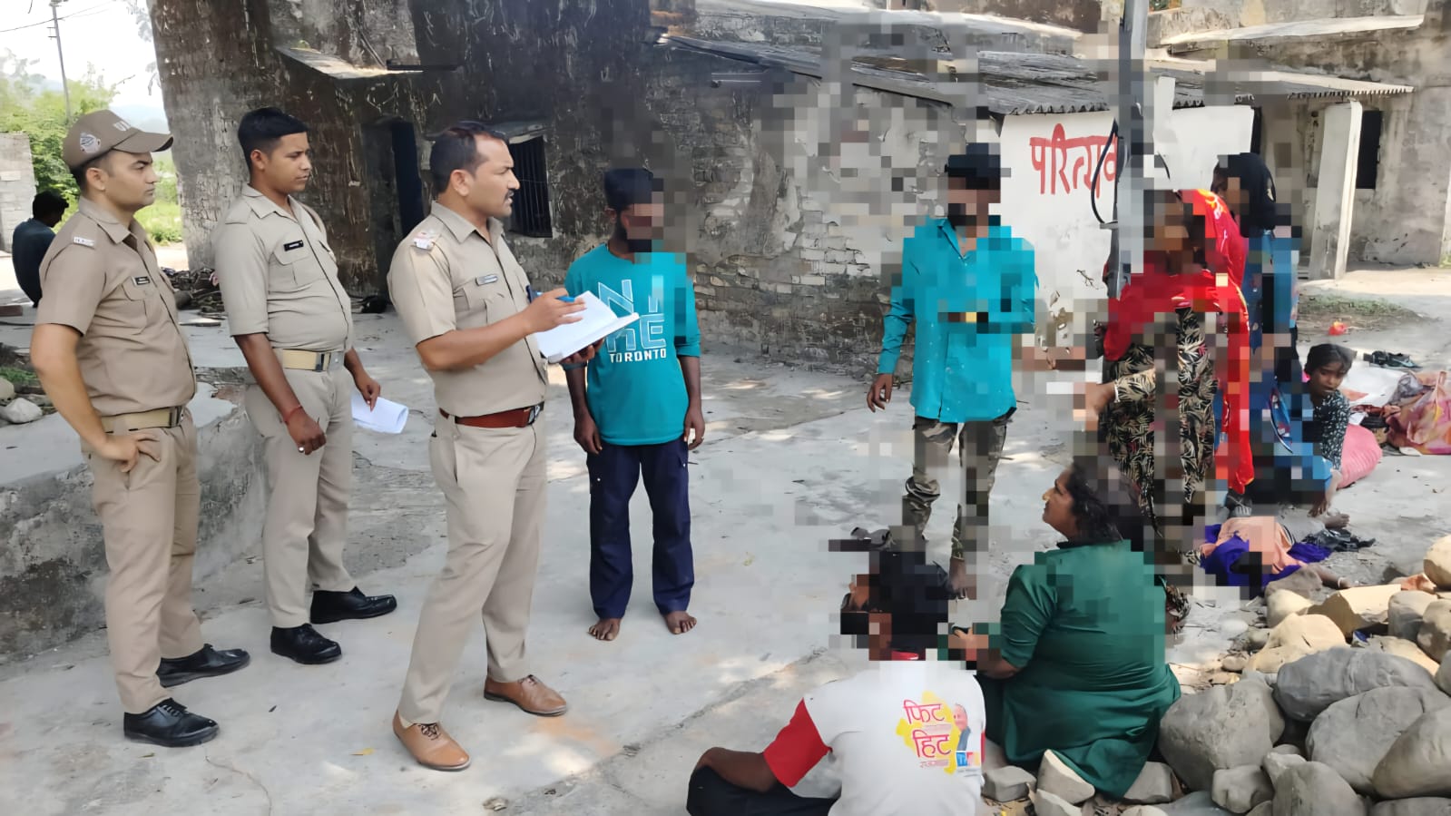 उत्तराखंड जीआरपी ने रेलवे स्टेशन पर संदिग्ध व्यक्तियों के विरुद्ध सत्यापन अभियान चलाकर थाना परिसर से किया बाहर,,,,