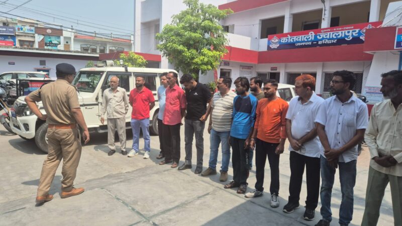 उत्तराखंड कोतवाली ज्वालापुर में हाजरी दर्ज कराने पहुंचे हिस्ट्रीशीटर, 20 हिस्ट्रीशीटर हुए परेड़ में शामिल, कोतवाल ने खुद की पूछताछ,,,,,