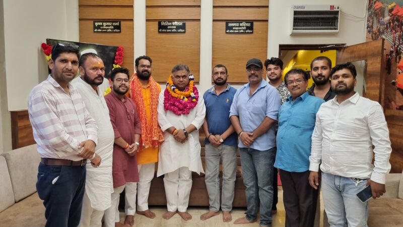 हरिद्वार विश्व हिंदू परिषद विभाग के संगठन मंत्री अमित ने गंगा सभा अध्यक्ष नितिन गौतम का भव्य स्वागत कर किया माल्यार्पण,,,,,