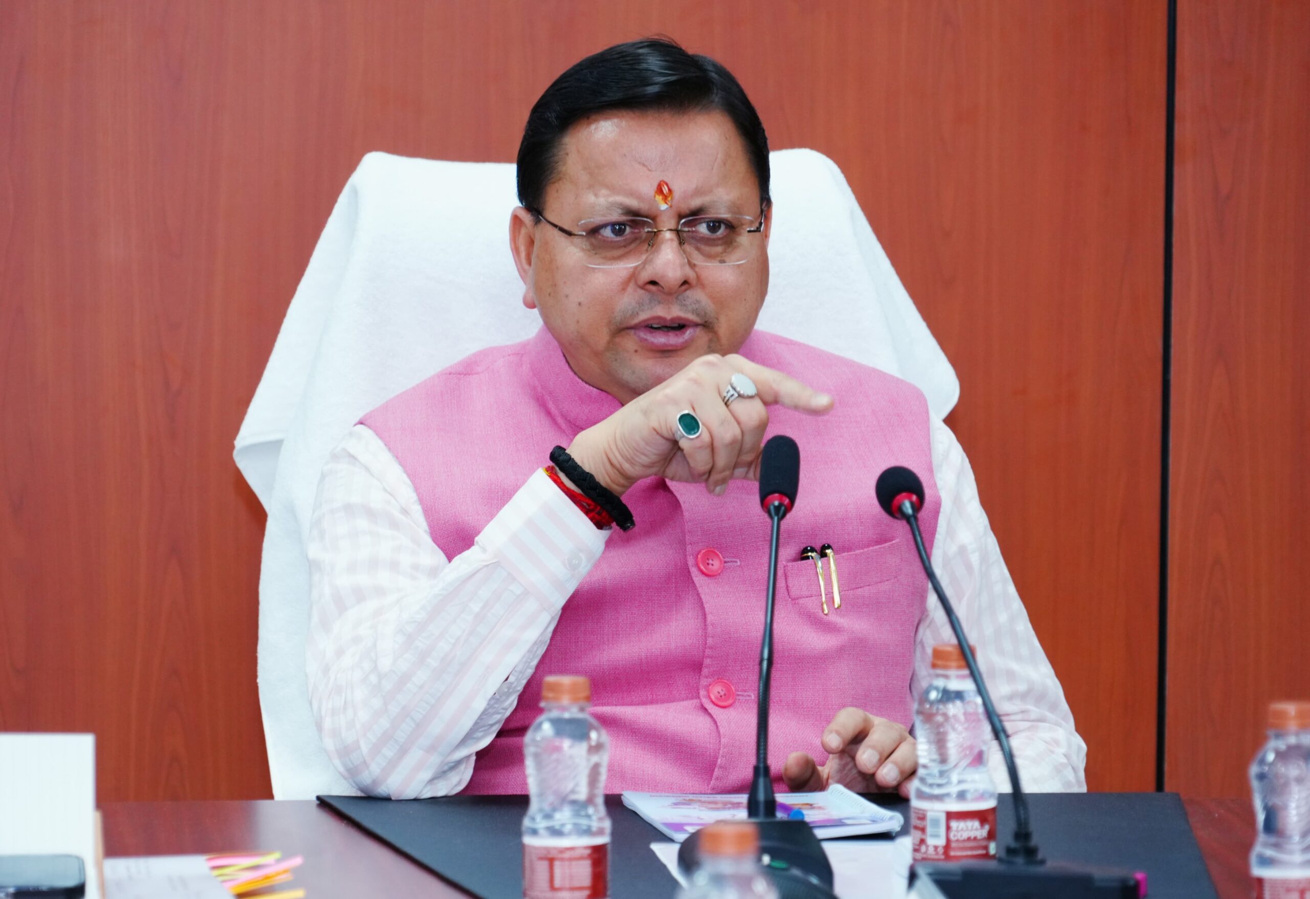 उत्तराखंड मुख्यमंत्री पुष्कर सिंह धामी ने उत्तराखंड राज्य आपातकालीन परिचालन केंद्र पहुंचकर वर्तमान स्थिति का जायजा लेकर दिए निर्देश,,,,,