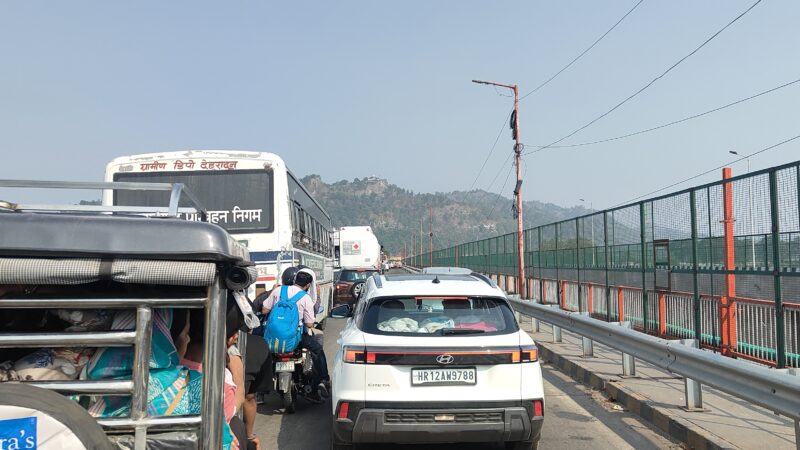 उत्तराखंड वीकेंड पर हरिद्वार में चरमराई ट्रैफिक व्यवस्था, प्रशासनिक व्यवस्थाओं की खुली पोल, व्यापारी नाराज और पर्यटक हुए परेशान,,,