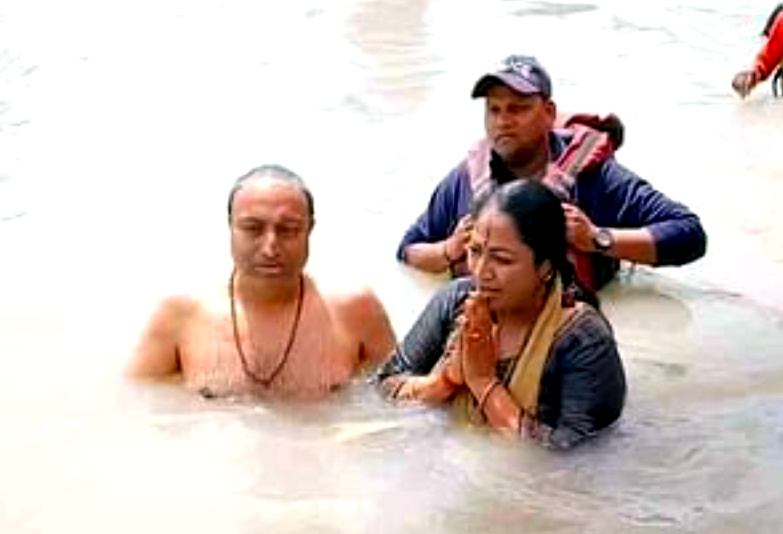उत्तराखंड हरिद्वार हरकी पैड़ी पर दिल्ली की मुख्यमंत्री रेखा गुप्ता ने पति संग लगाई मां गंगा में आस्था की डुबकी,,,,,