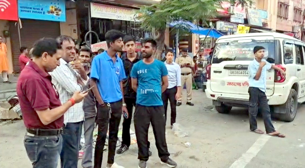 उत्तराखंड हरिद्वार में दिनदहाड़े फायरिंग, सुखी नदी के पास युवक को मारी गोलियां, बदमाश फरार, अपराधियों की तलाश में जुटा पुलिस विभाग,,,,,,
