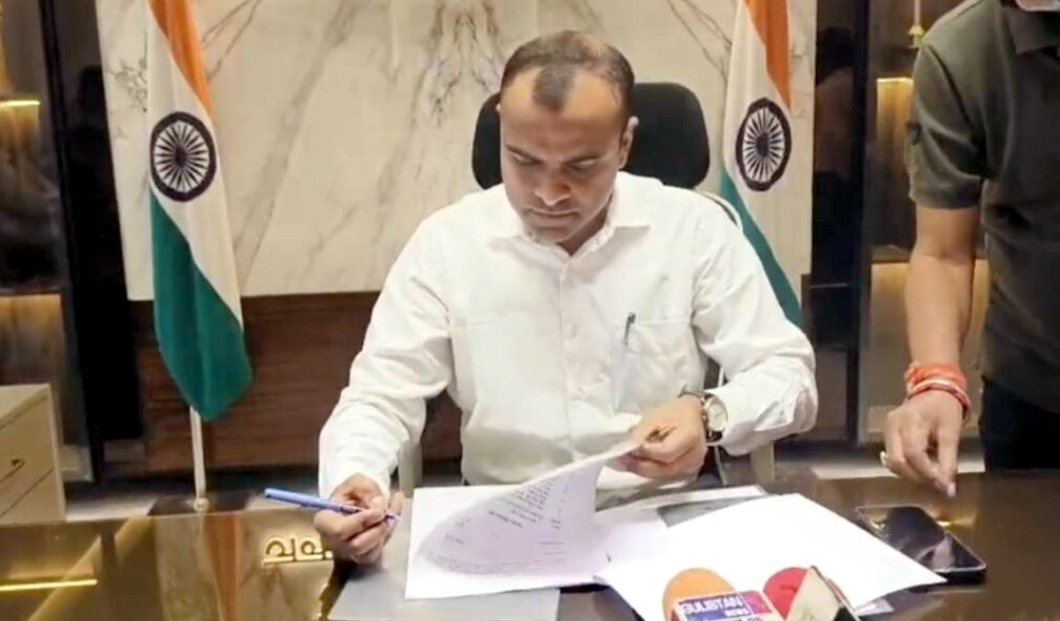 उत्तराखंड में आईएएस अधिकारी मयूर दीक्षित ने संभाला जिलाधिकारी हरिद्वार का कार्यभार, अधिकारियों ने पुष्पगुच्छ देकर किया स्वागत,,,,,,