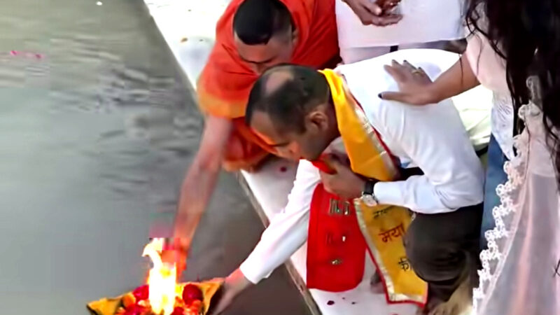 उत्तराखंड हरिद्वार के नए जिलाधिकारी मयूर दीक्षित ने हरकी पैड़ी पर पूजा – अर्चना और आरती कर लिया मां गंगा का आशीर्वाद,,,,,,