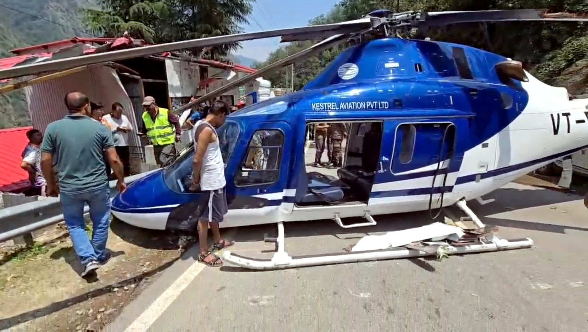 उत्तराखंड में केस्ट्रल एविएशन के हेलीकॉप्टर क्रैश होने से बचा बचा बाल, पहले भी हुई इस कंपनी के हेलीकॉप्टर की इमरजेंसी लैंडिंग,,,,,