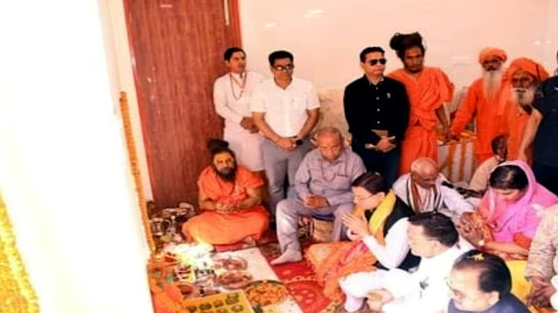 उत्तराखंड मुख्यमंत्री ने शनिवार को हल्द्वानी स्थित ऐतिहासिक कालू सिद्ध मंदिर में आयोजित कार्यक्रम में विधिवत पूजा-अर्चना कर लिया आशीर्वाद,,,,,