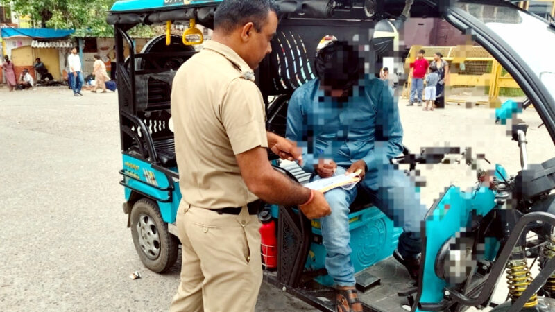 उत्तराखंड SP GRP के आदेशानुसार रेलवे स्टेशन हरिद्वार पर चला चैकिंग अभियान, आपत्तिजनक गतिविधियां करते युवकों के किए चालान,,,