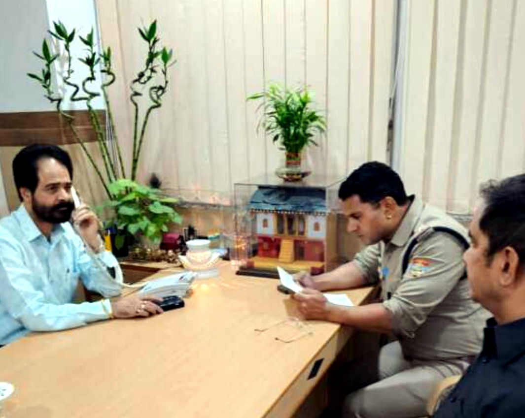 उत्तराखंड कैलाश अस्पताल देहरादून को मिली बम से उड़ाने की धमकी पुलिस टीम, बम स्क्वायड और डॉग स्क्वॉड के खंगाला पूरी अस्पताल,,,,,