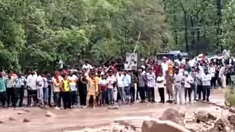 उत्तराखंड माँ पूर्णागिरि मार्ग में बाटनागाढ़ बरसाती नालें मे आए मलवे ने तीर्थयात्रियों का मार्ग किया अवरूद्ध ,,,,
