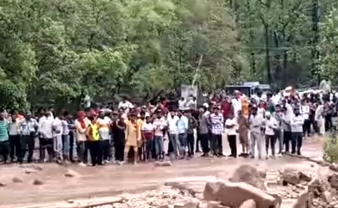 उत्तराखंड माँ पूर्णागिरि मार्ग में बाटनागाढ़ बरसाती नालें मे आए मलवे ने तीर्थयात्रियों का मार्ग किया अवरूद्ध ,,,,