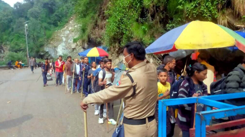 उत्तराखंड सोनप्रयाग से बाबा केदारनाथ जाने वाली पैदल यात्रा हुई विधिवत संचालित, जंगलचट्टी के पास पैदल मार्ग पर हुआ आवागमन शुरू,,,,,