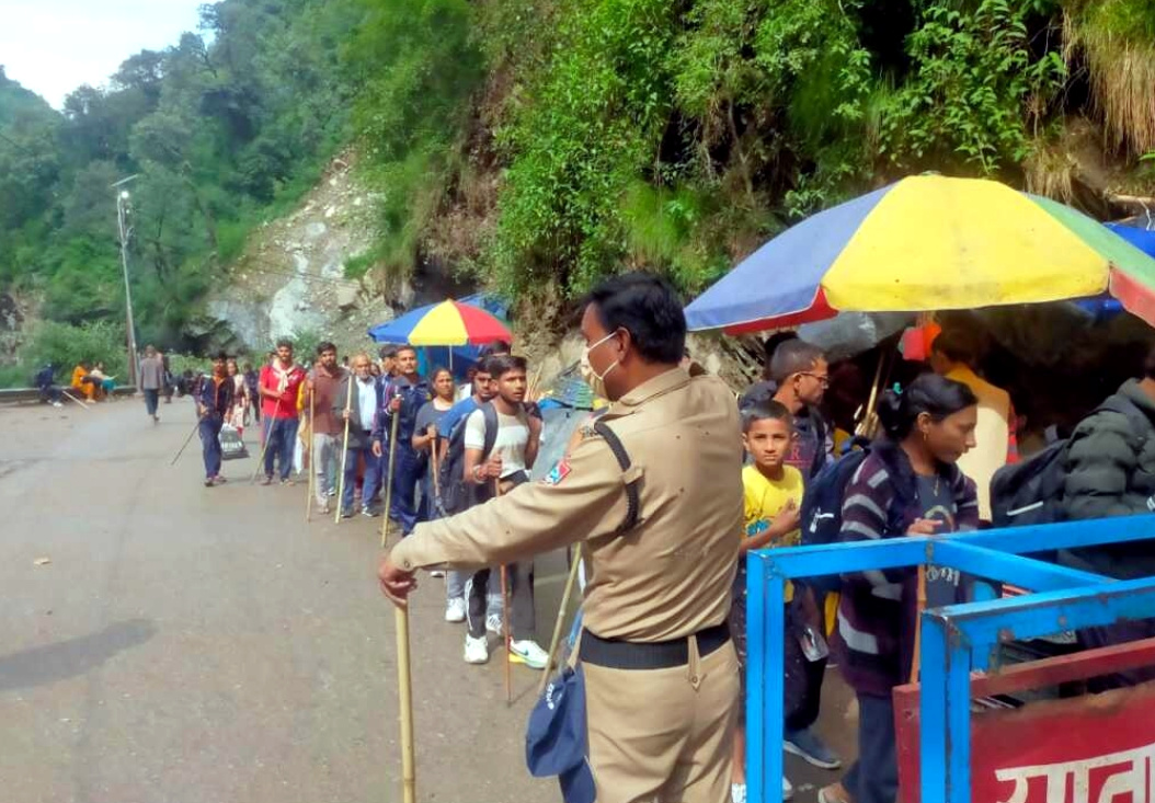 उत्तराखंड सोनप्रयाग से बाबा केदारनाथ जाने वाली पैदल यात्रा हुई विधिवत संचालित, जंगलचट्टी के पास पैदल मार्ग पर हुआ आवागमन शुरू,,,,,